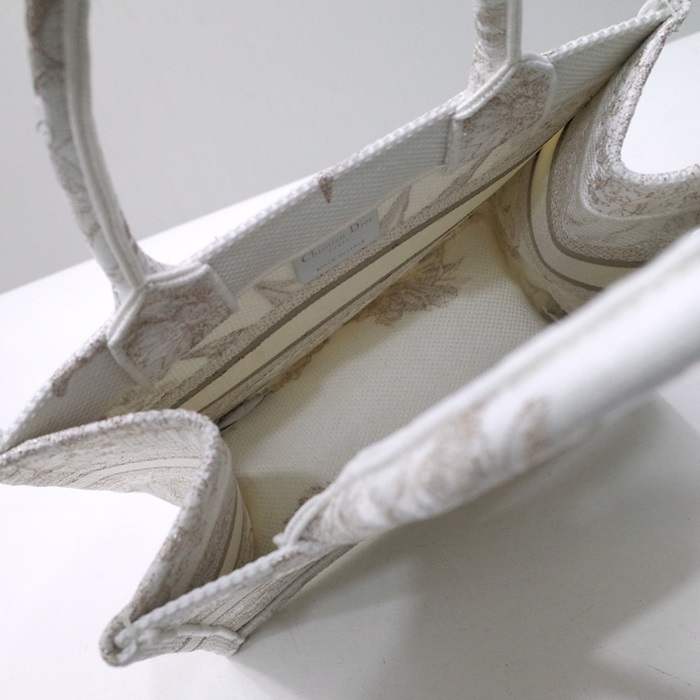 디올 골드 북토트