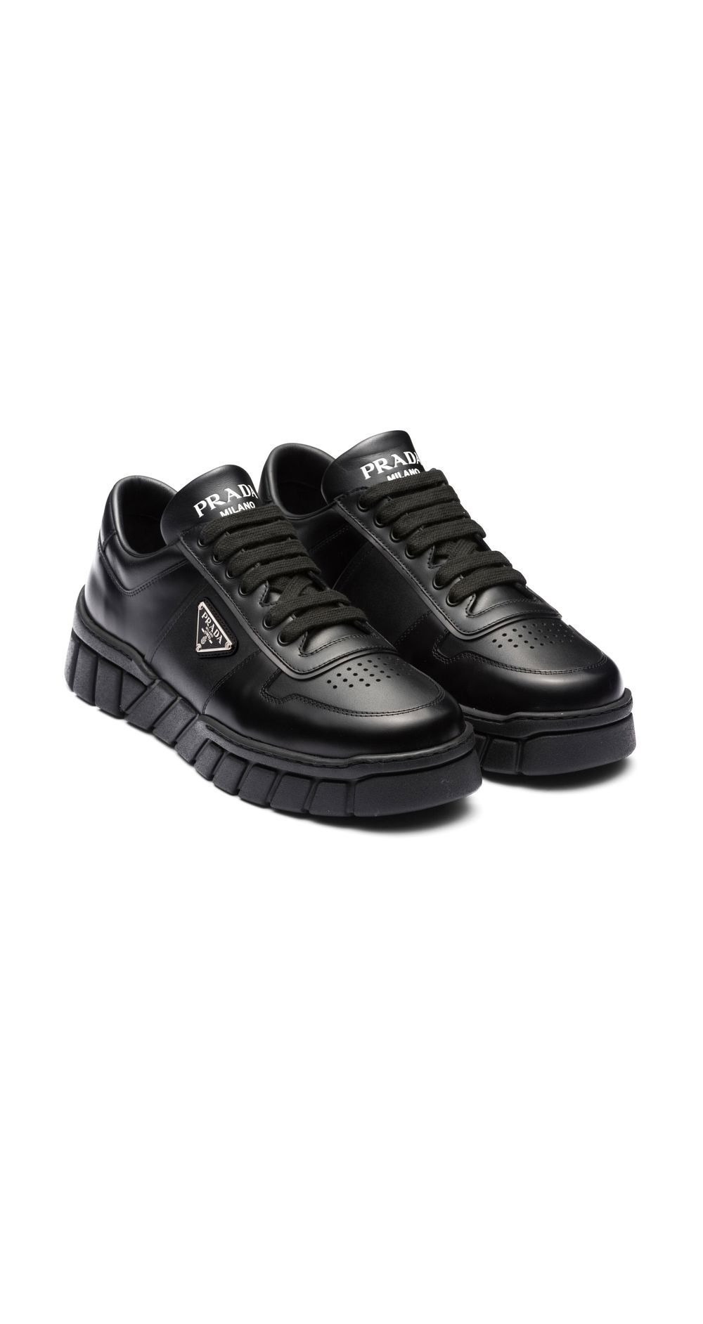 프라다 로고 장식 로우탑 스니커즈 1E136N