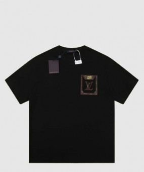 루이비통 로고 프린트 반팔