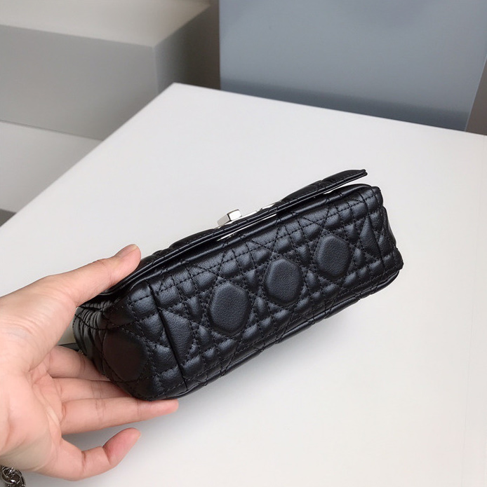 디올 카로백 블랙 은장 스몰 사이즈 : 20*12*7cm