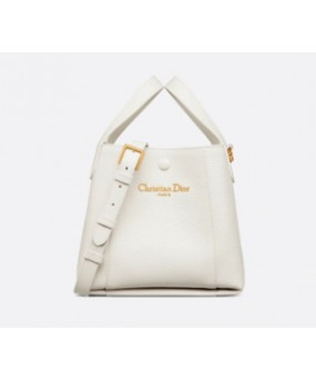 디올 시그니처 미듐 버킷백 라떼 그레인 송아지 가죽 2025 신상