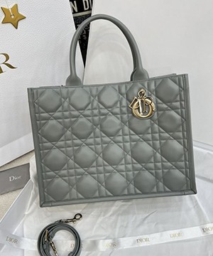 디올 북 토트 레더 스트랩 미디움