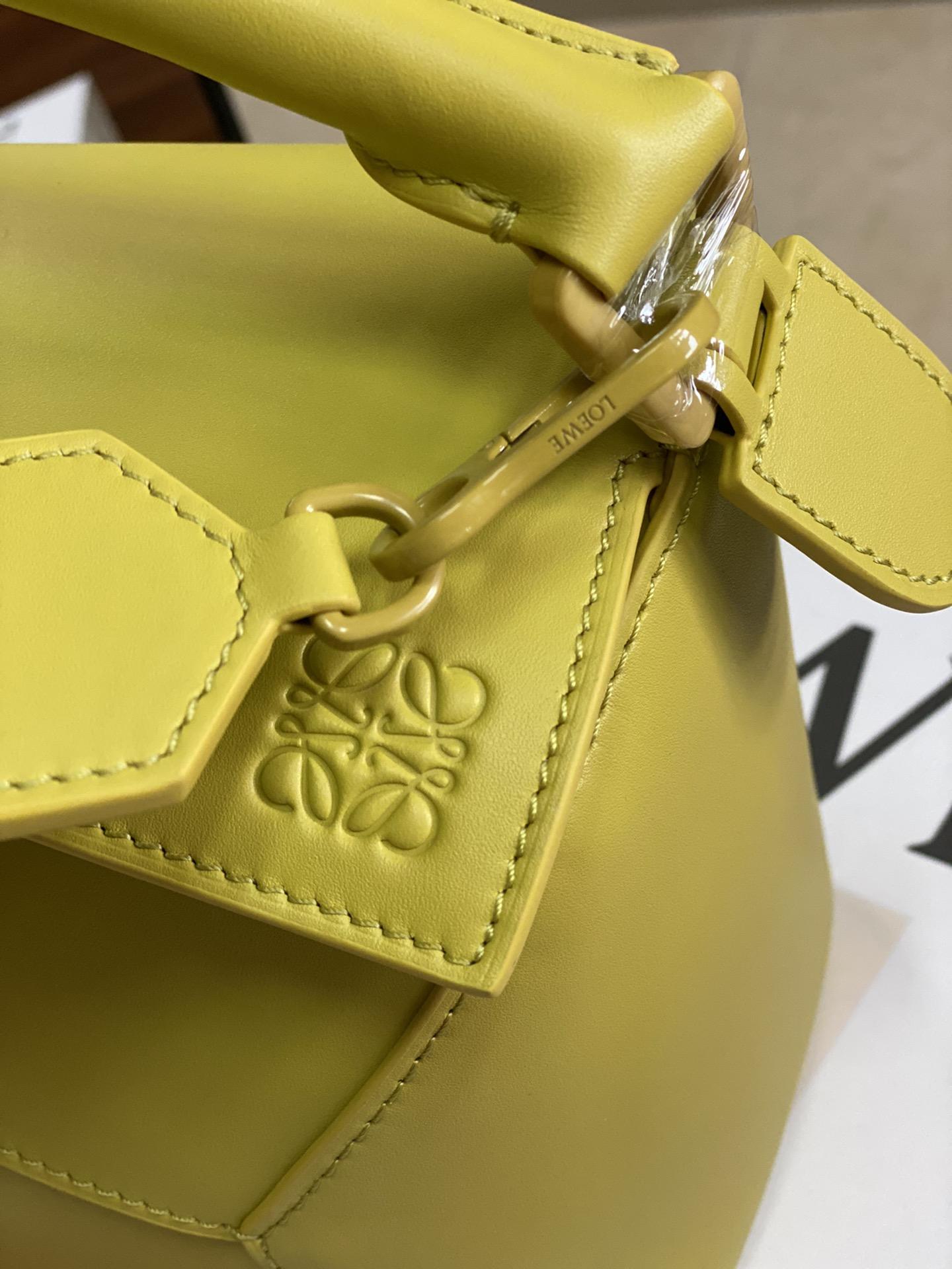 로에베 사틴 스몰 퍼즐 엣지 백 옐로우