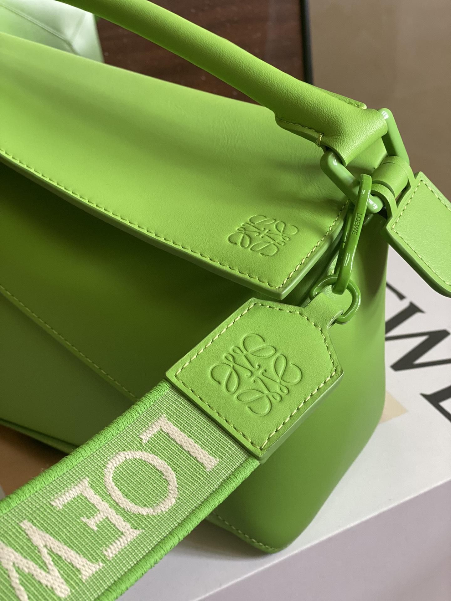 로에베 사틴 스몰 퍼즐 엣지 백 그린