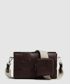 보테가베네타 다양하게 활용할 수 있는 스트랩을 갖춘 카세트 741777