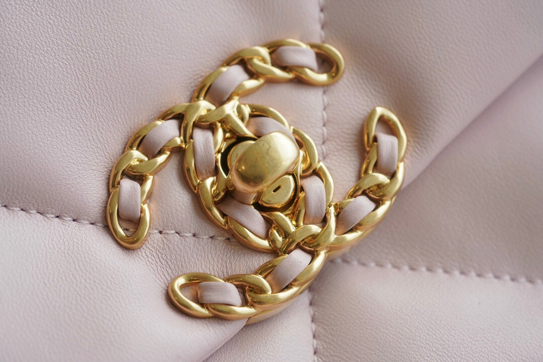 샤넬 19백 미디움 램스킨 페일 핑크 골드