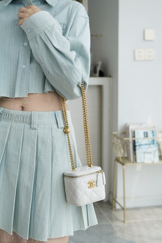 샤넬 스몰 체인 코스메틱 캐비어 화이트