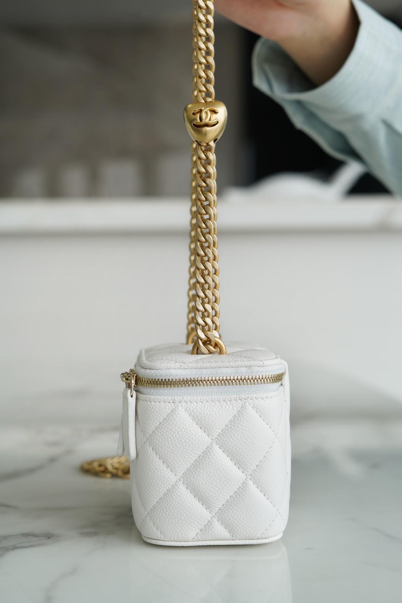 샤넬 스몰 체인 코스메틱 캐비어 화이트