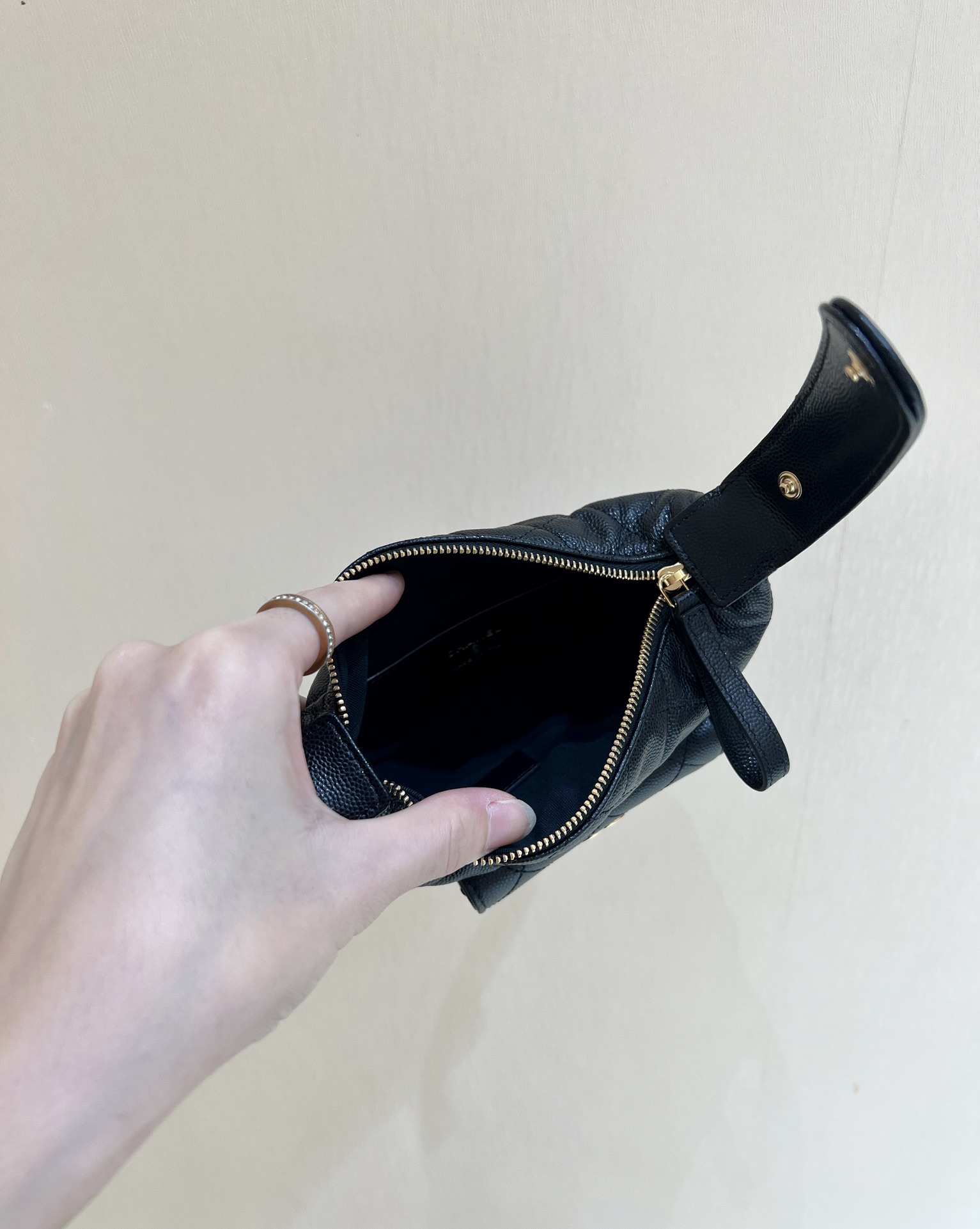 샤넬 23 뉴미니 캐비어 탑 핸들백