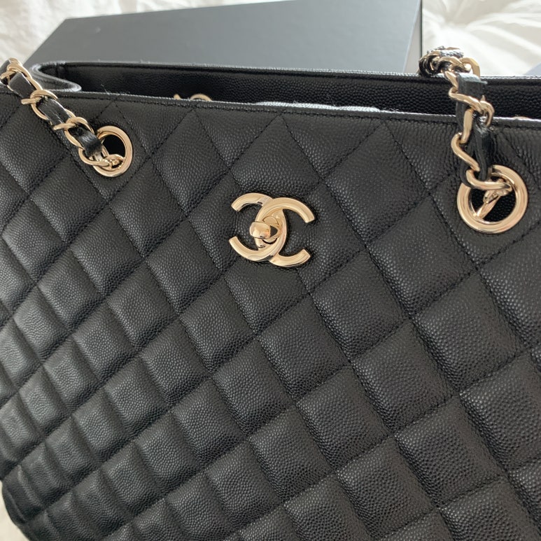 샤넬 25C 크루즈 쇼퍼백 라지 체인 클래식 사각백 캐비어 금장