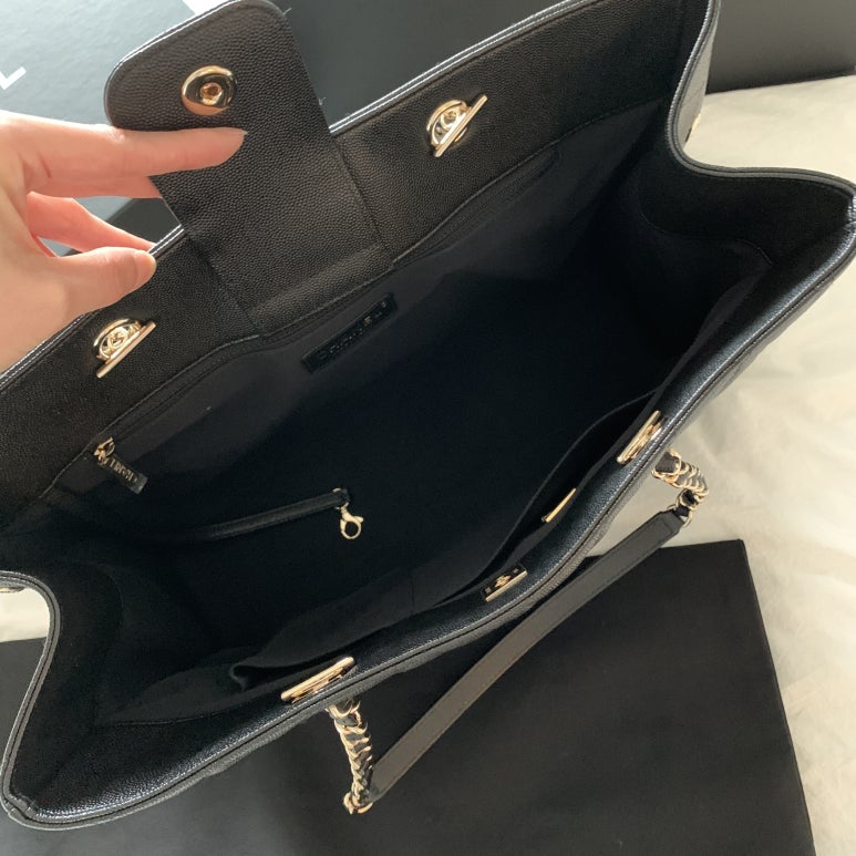 샤넬 25C 크루즈 쇼퍼백 라지 체인 클래식 사각백 캐비어 금장