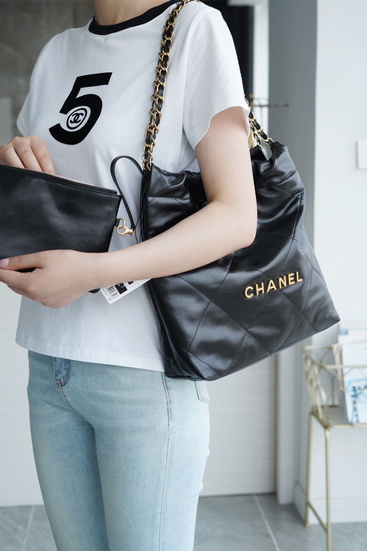 샤넬 22백 스몰 금장 크기 : 35 x 37 x 7 cm