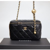 샤넬 클래식 골드볼 직사각 베니티백 AP2303 9.5 X 17.8CM 램스킨 블랙 금장