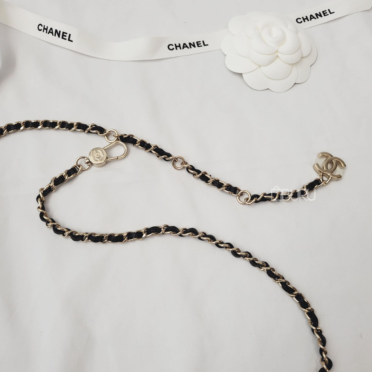 샤넬 클래식 벨트백 AP1952 사이즈 :  10.3 × 7× 2.5cm 캐비어 금장