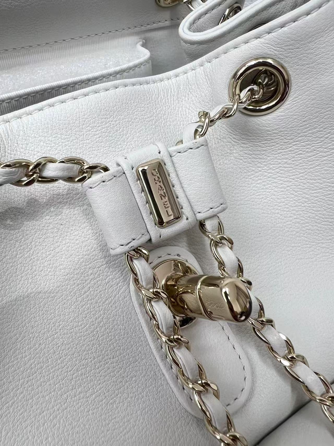 샤넬 듀마 백팩 원포켓 미듐 캐비어 금장 화이트