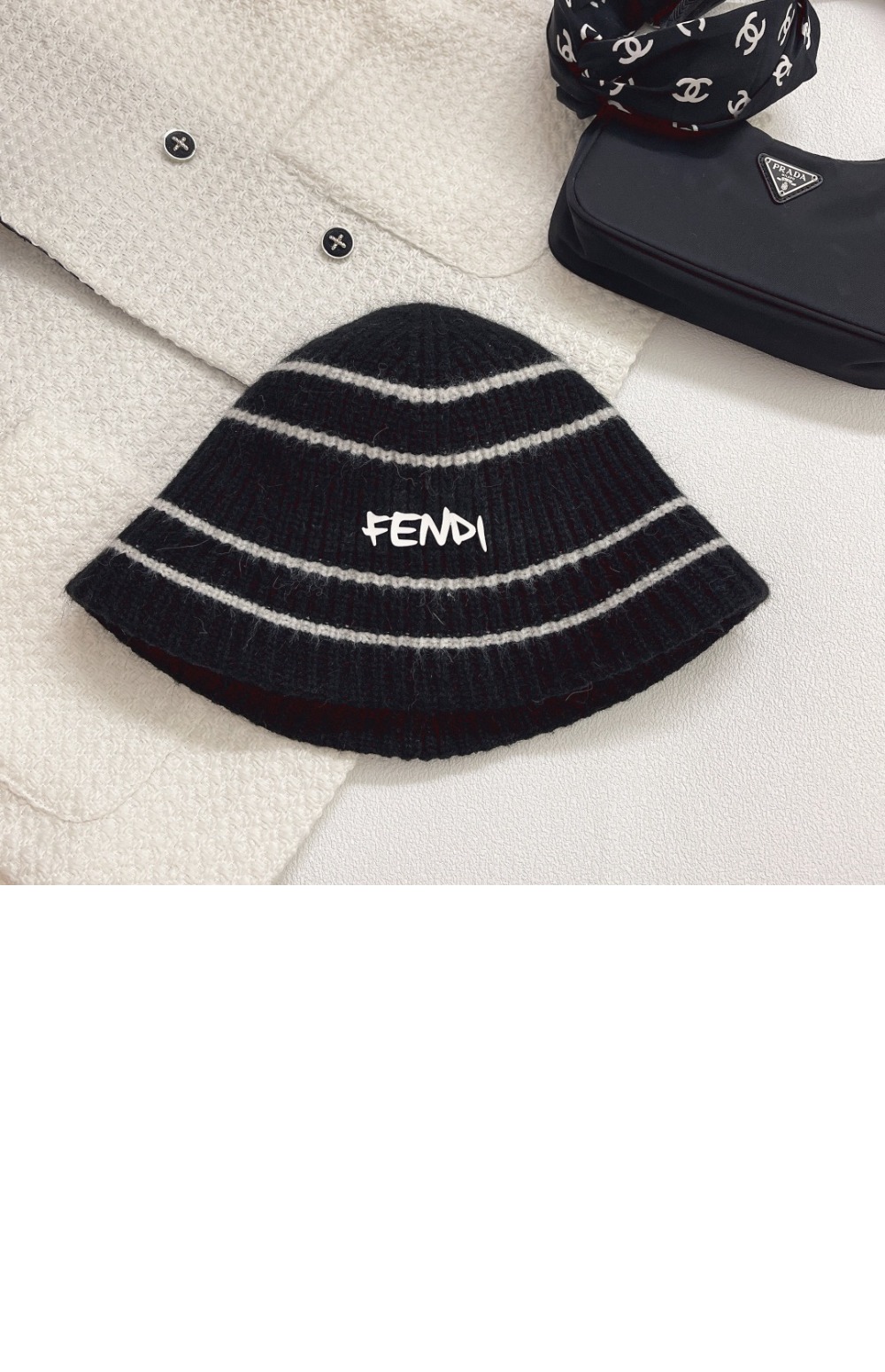 펜디 니트 벙거지 FXQ536