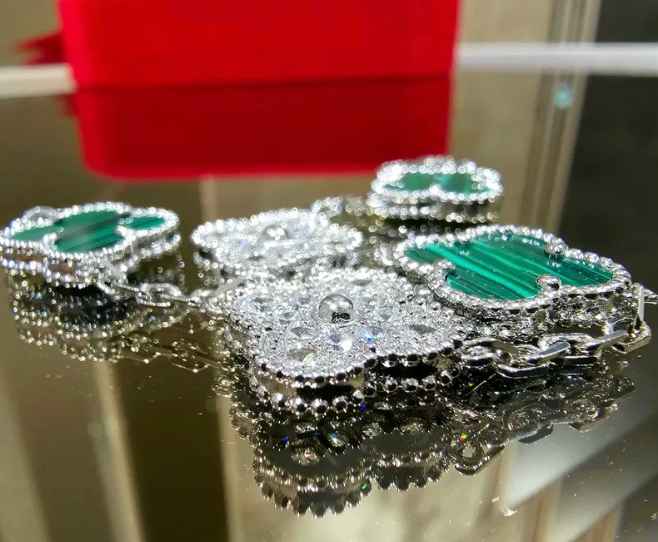 빈티지 알함브라 브레이슬릿, 모티브 5개