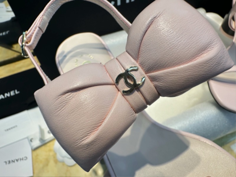 샤넬 리본 스트랩 미들힐 핑크 샌들