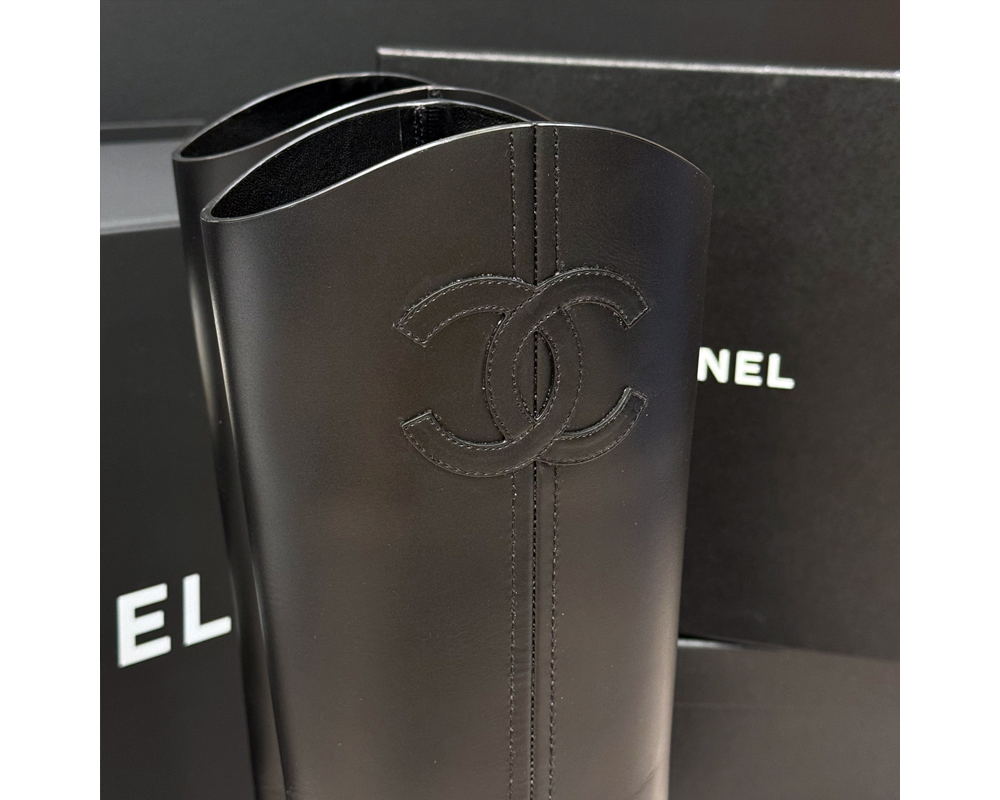 샤넬 가죽 빅 옆 CC로고 롱부츠 24SS 레더 부츠 블랙 G45433