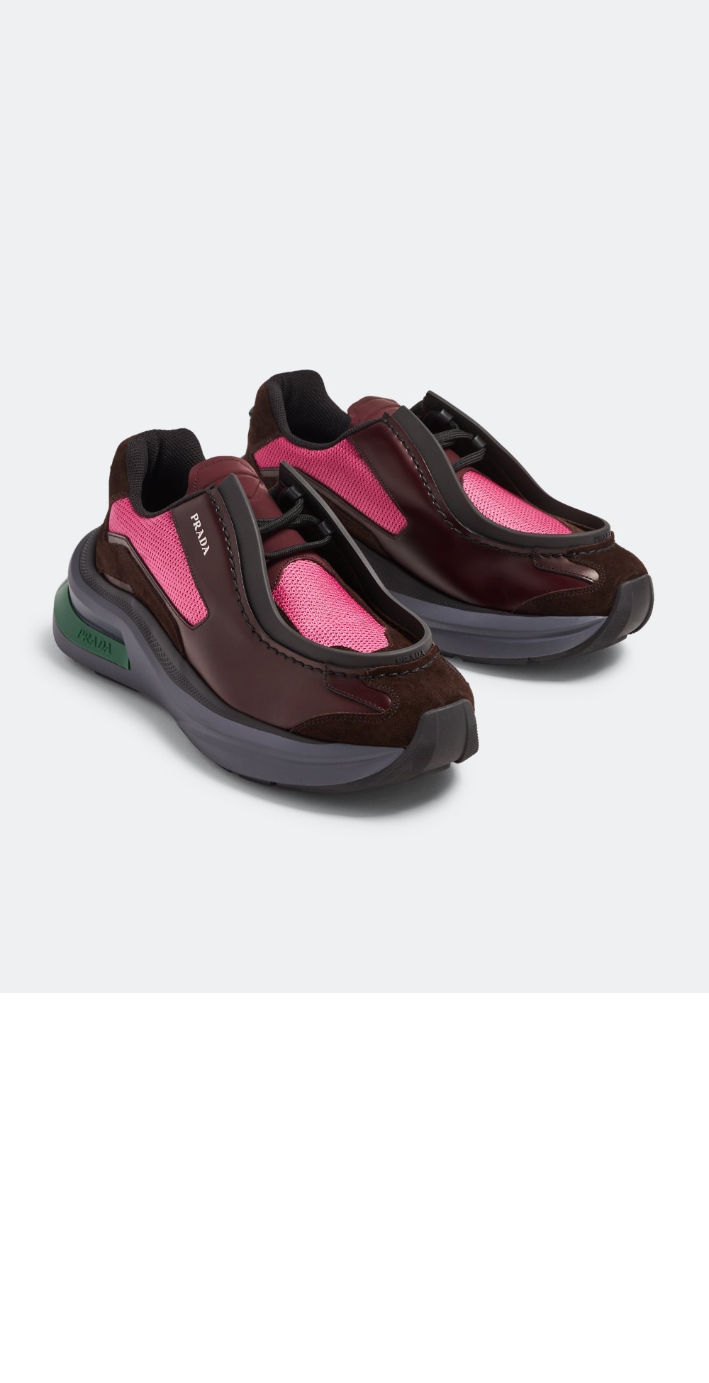 프라다 패널 가죽 청키 스니커즈 2EG424