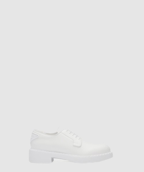 프라다 브러시드 가죽 더비 슈즈 1E877M