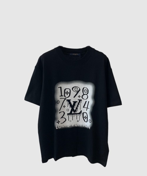 루이비통 로고 프린트 반팔