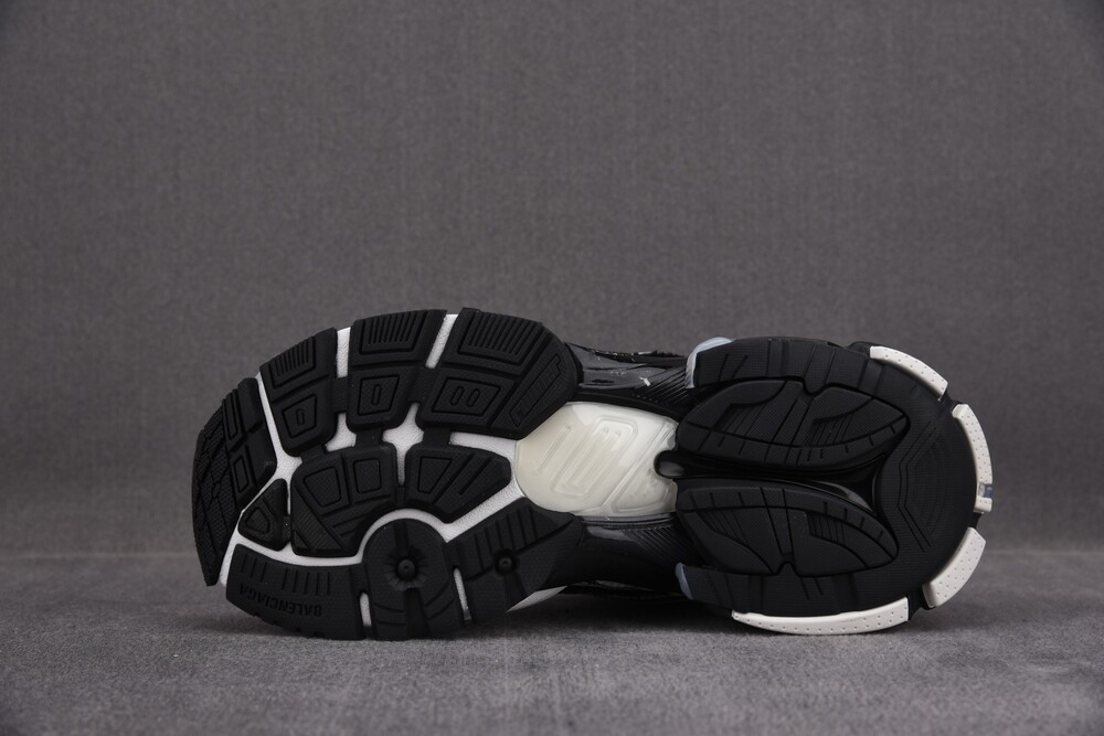 발렌시아가 러너 스니커즈 블랙 화이트