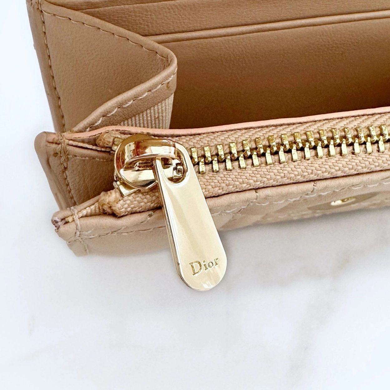 디올 졸리 글리신 월릿 베이지 11 X 7.5 X 2.5 CM