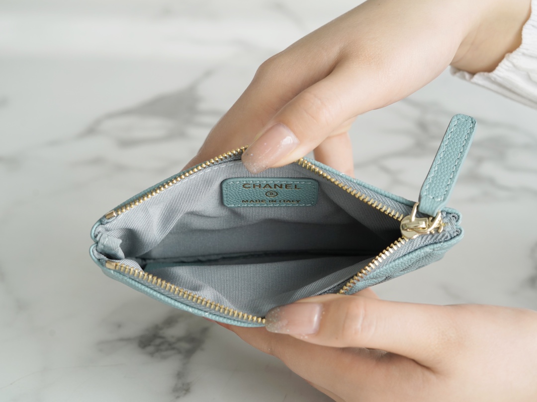 샤넬 클래식 미니 파우치 캐비어 은장 소라 A82365