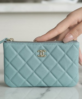 샤넬 클래식 미니 파우치 캐비어 은장 소라 A82365