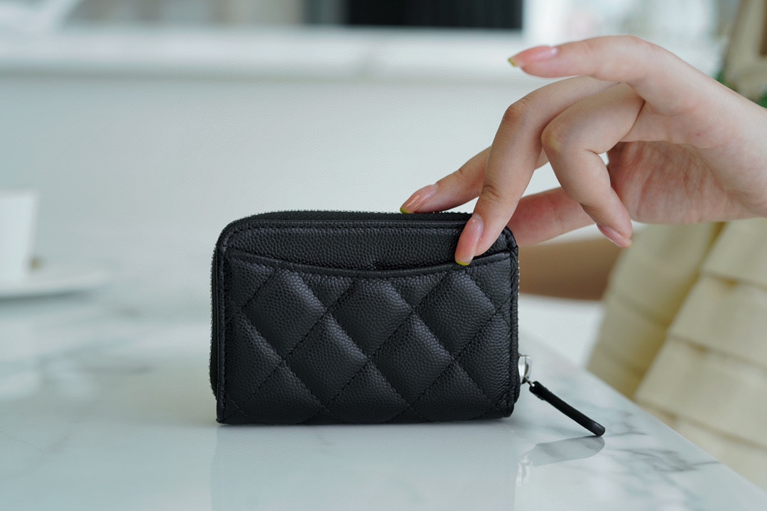 샤넬 클래식 지퍼 동전 지갑 캐비어 은장 AP0216