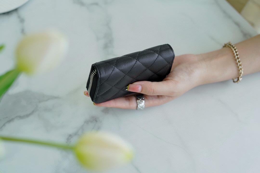 샤넬 클래식 지퍼 동전 지갑 캐비어 은장 AP0216