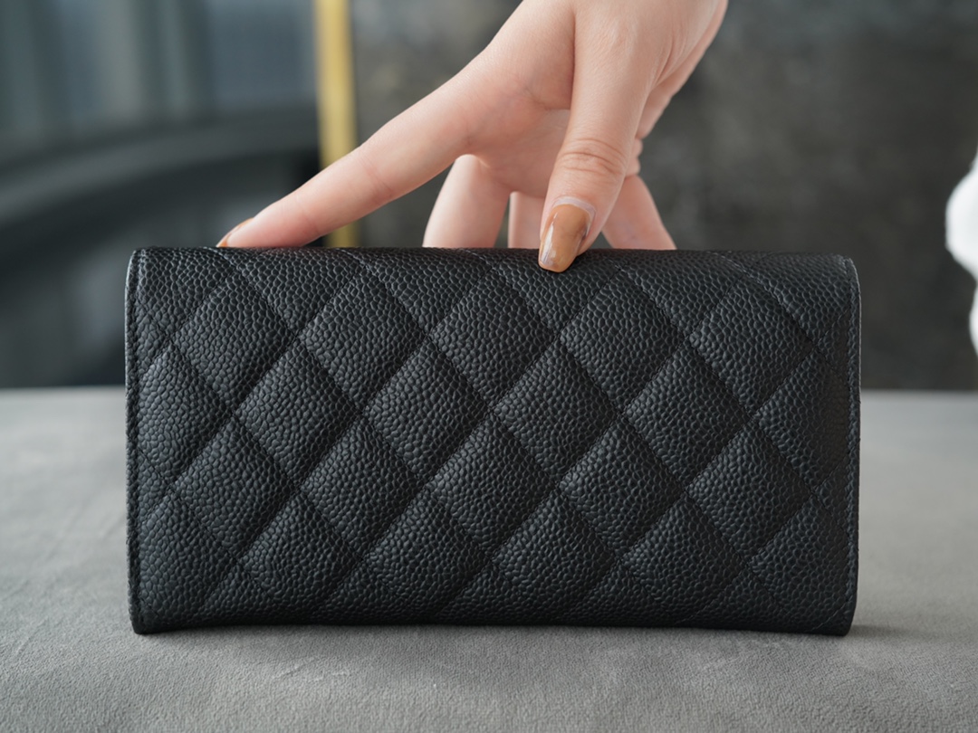 샤넬 똑딱이 장지갑 캐비어 금장 AP0241