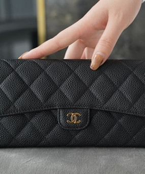 샤넬 똑딱이 장지갑 캐비어 금장 AP0241