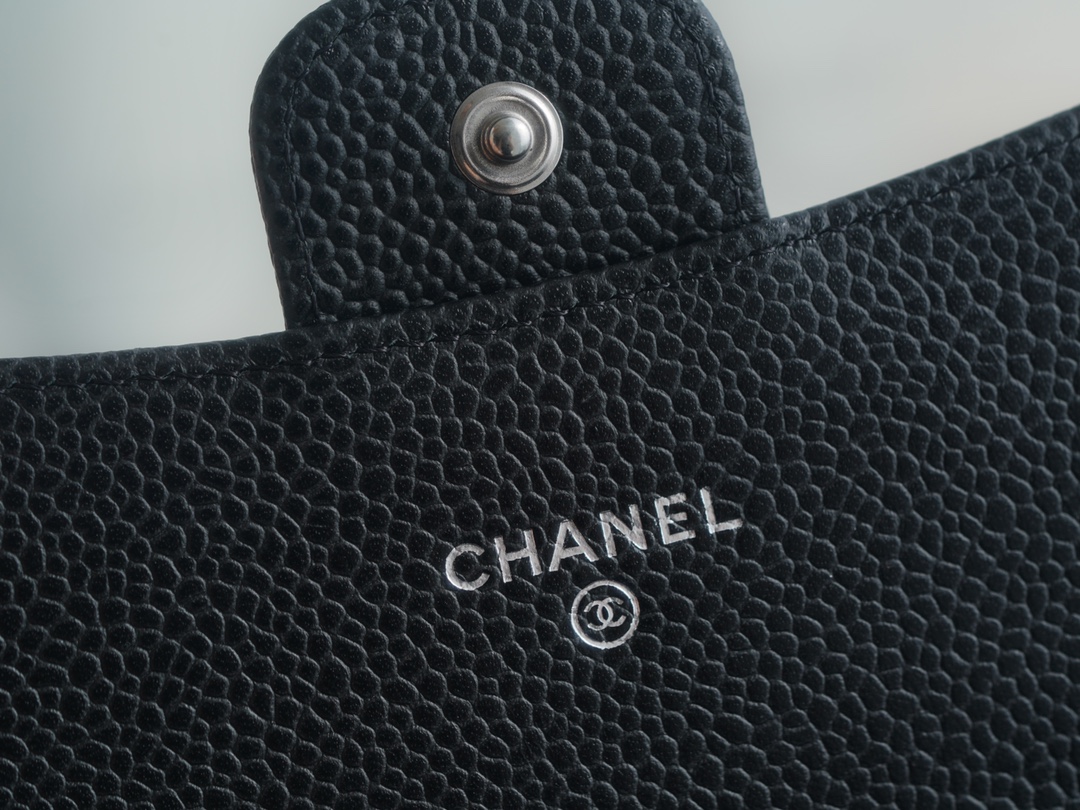 샤넬 똑딱이 장지갑 캐비어 은장 AP0241