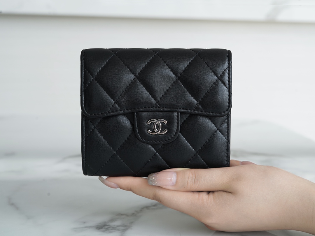 샤넬 클래식 체인 카드지갑 램스킨 은장 AP0238