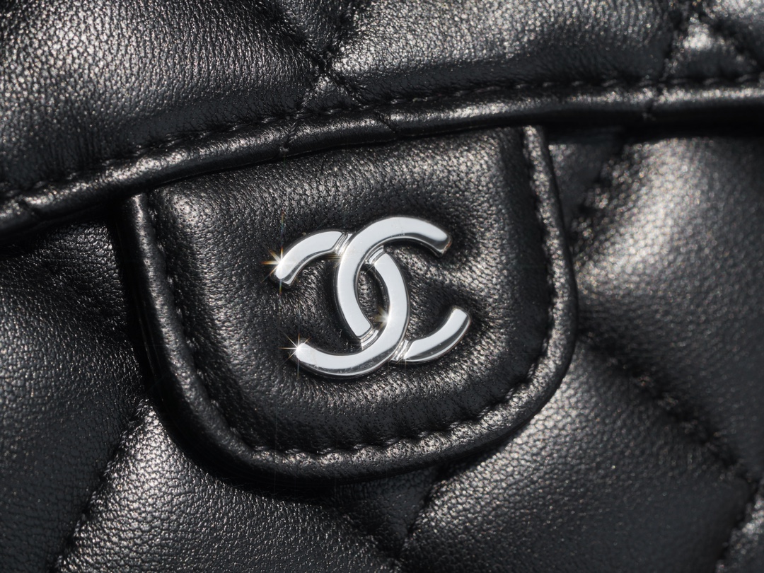 샤넬 클래식 체인 카드지갑 램스킨 은장 AP0238