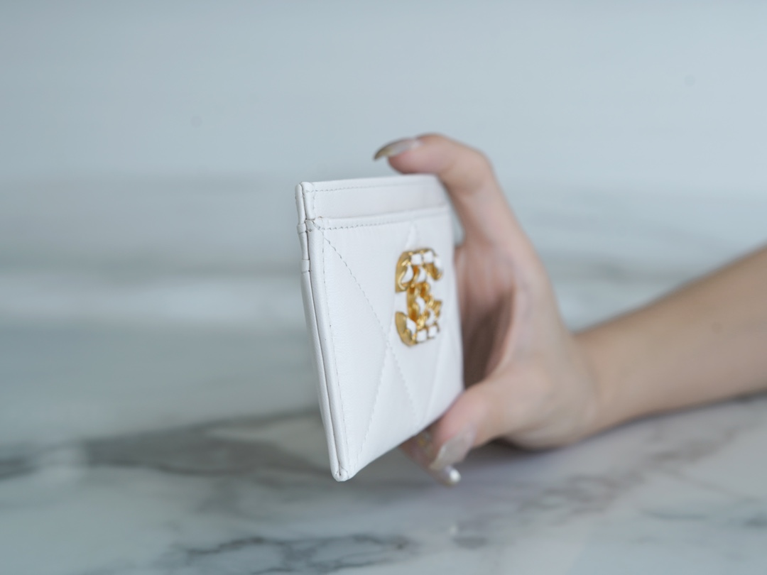 샤넬 카드 지갑 램스킨 금장 화이트 AP1167