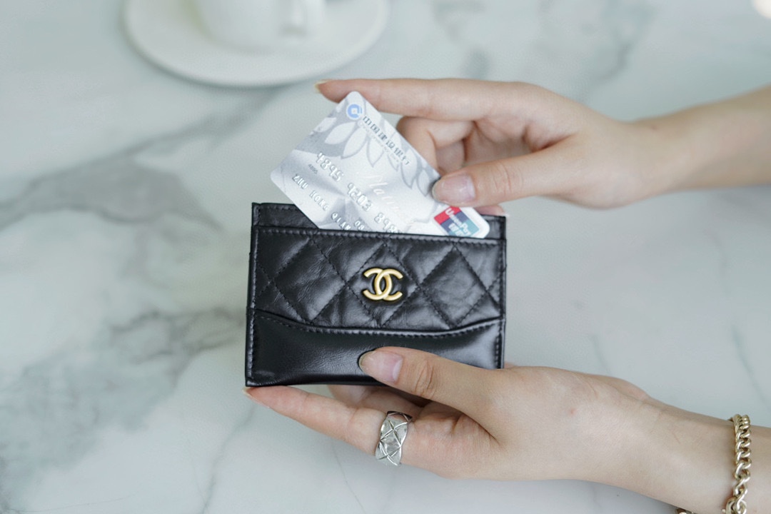 샤넬 가브리엘 카드 지갑 금장 A66310