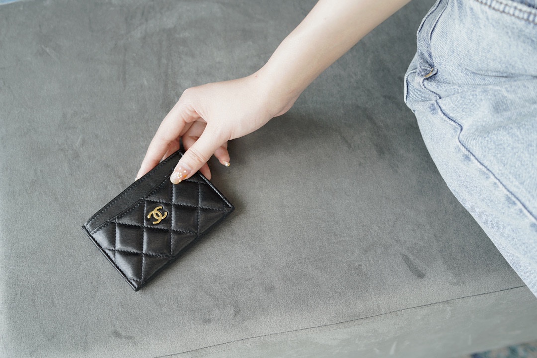 샤넬 클래식 카드지갑 램스킨 금장 AP0213