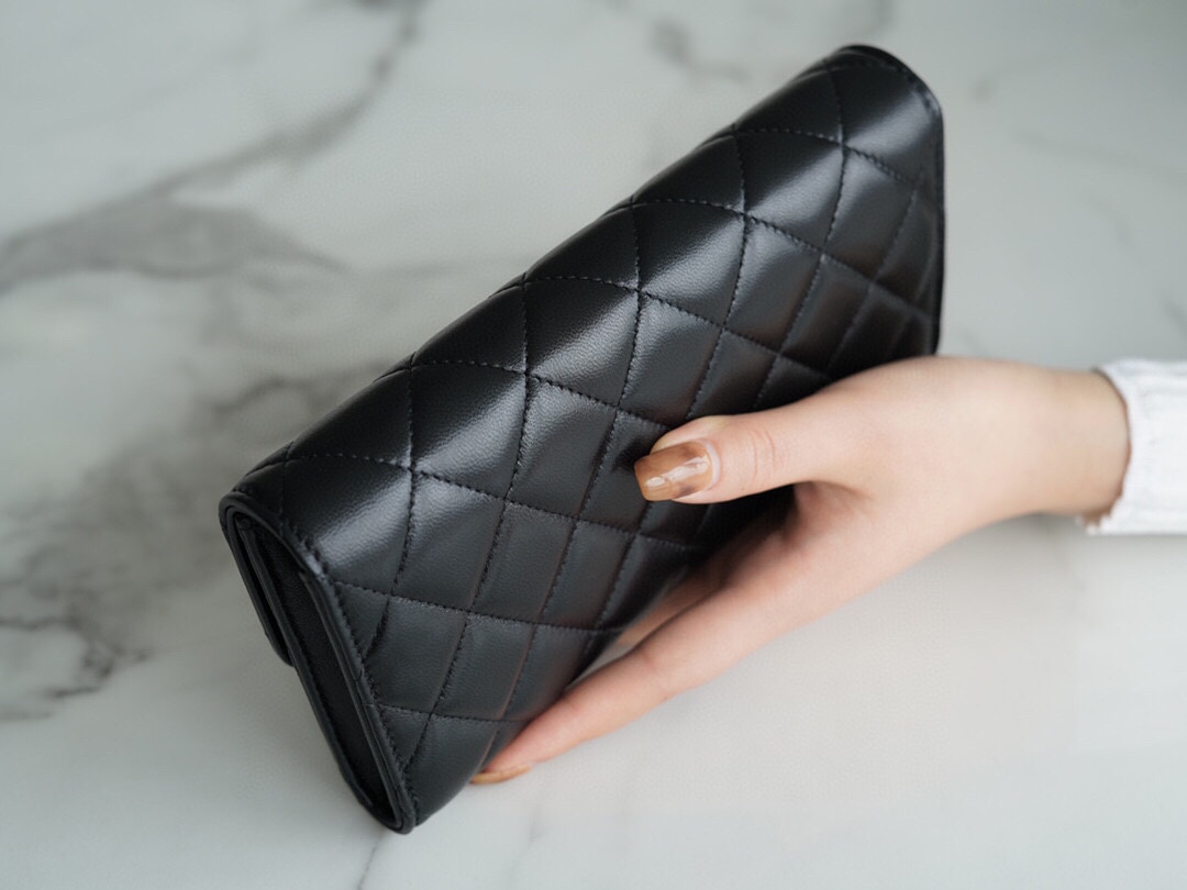 샤넬 장지갑 램스킨 은장 A80758