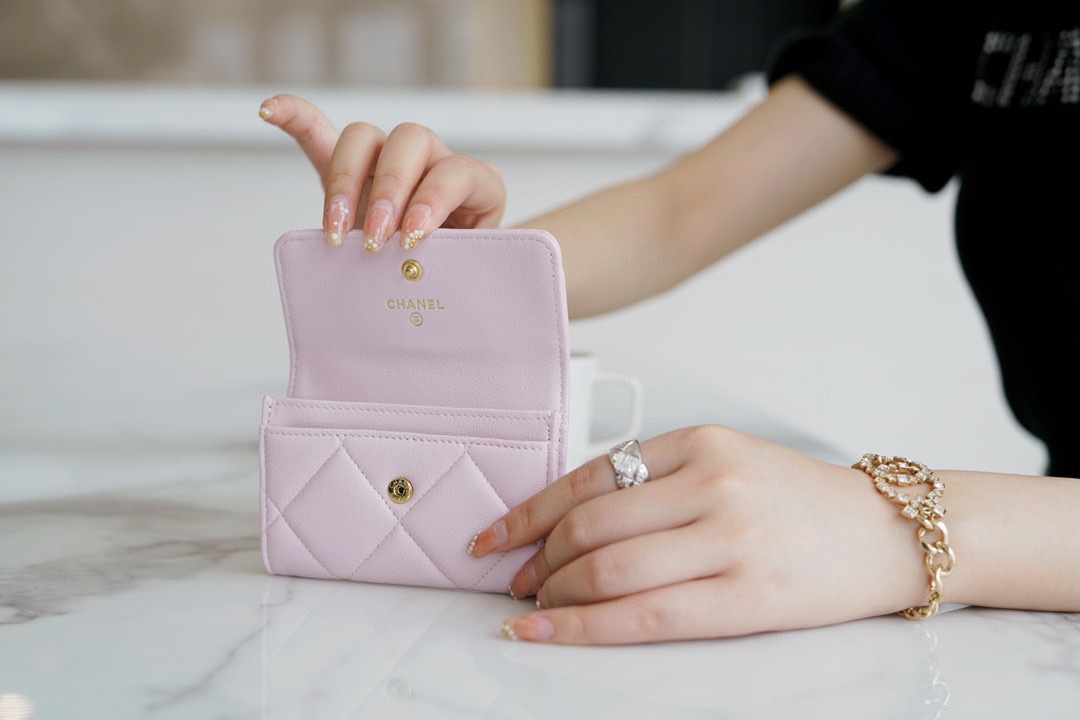 샤넬 19 플랩 카드지갑 램스킨 금장 연핑크 AP1790
