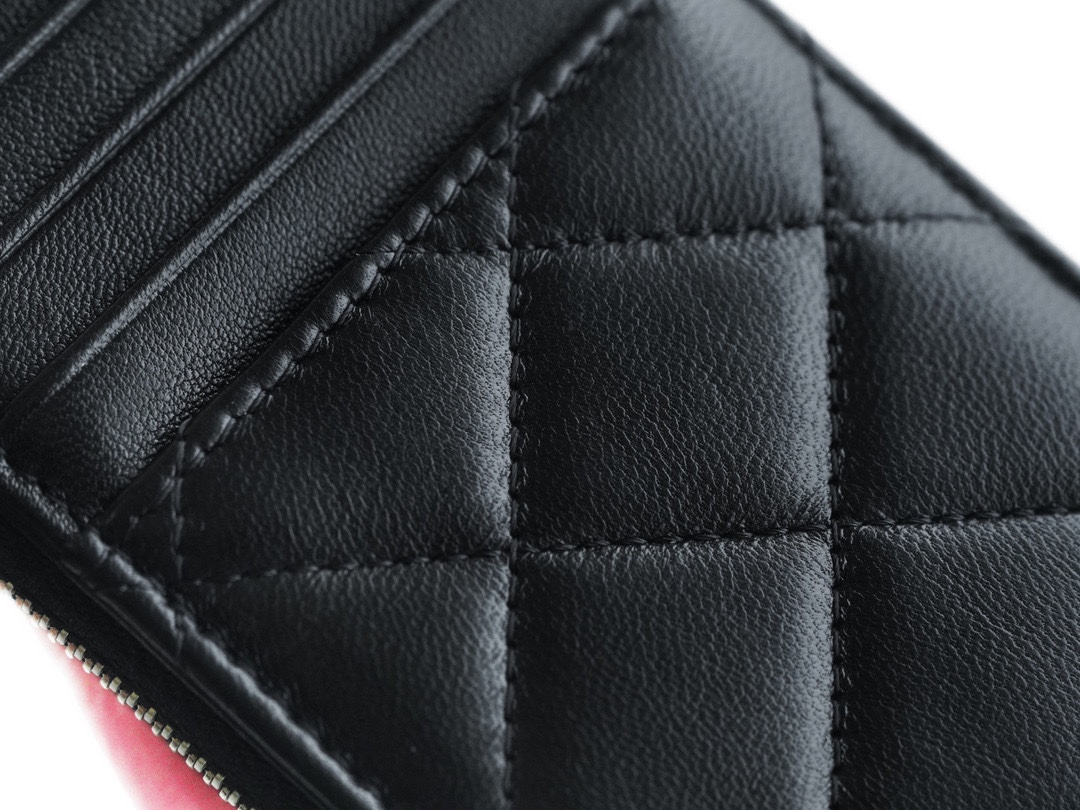 샤넬 클래식 플랫 지퍼 카드지갑 램스킨 금장 AP2570