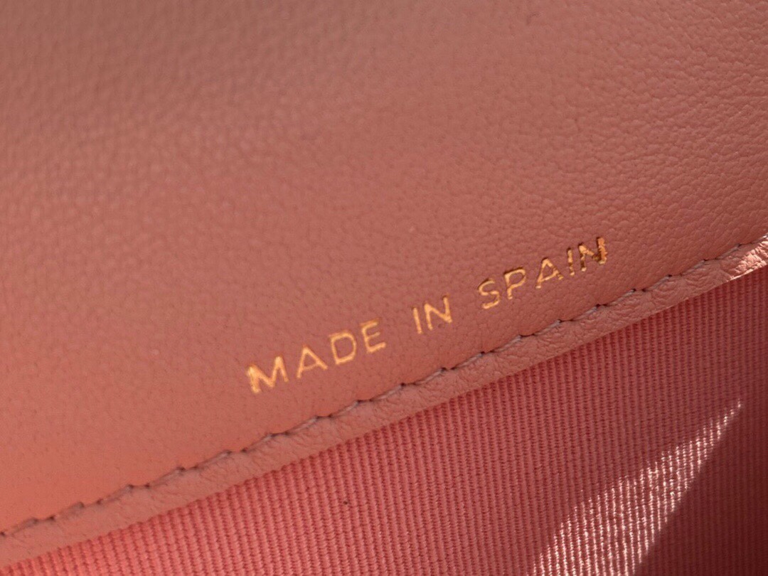 샤넬 19 플랩 카드지갑 램스킨 금장 핑크 AP1790