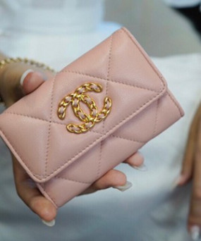 샤넬 19 플랩 카드지갑 램스킨 금장 핑크 AP1790